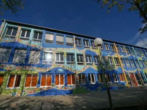 Montessori_Schule_Sulzbürg_Außenansicht