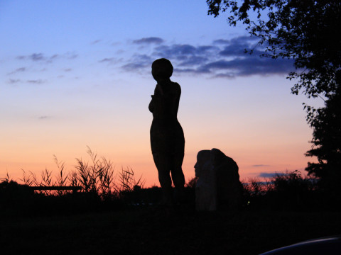 Skulpturenpfad_Skulptur_im_Abendrot